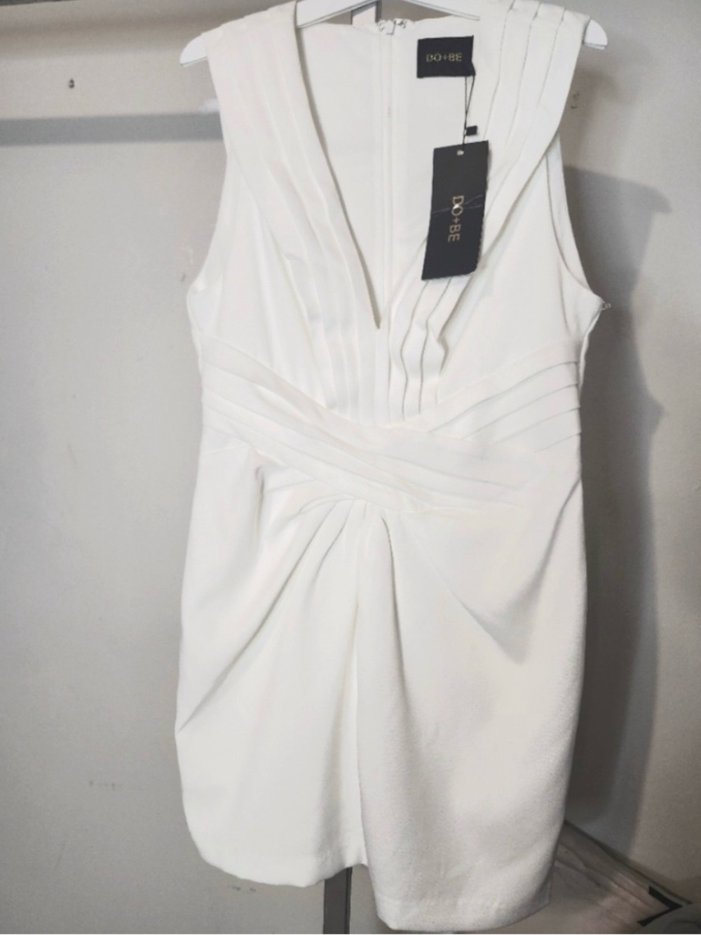 DO+BE White Sleeveless Pleated V-Neck Mini Dress